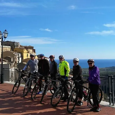 Slow Holidays In Calabria Tradizioni Eno-gastonomia Tra Borgo E Mare *